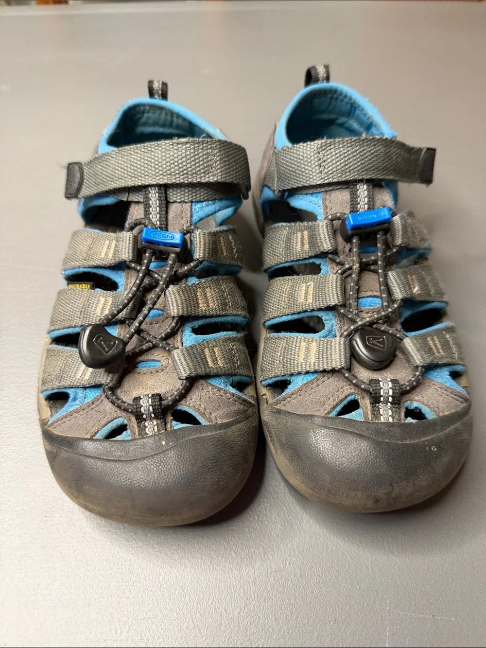 Kids Keens. Size: 2